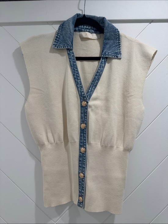 Lizette Collection Sweaters - Cream V-Neck Sleeveless Sweater with Denim Trim